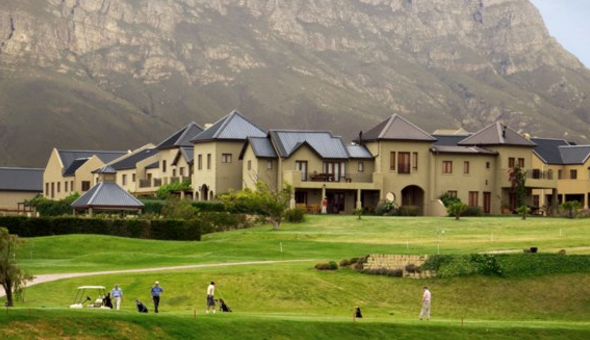 Luxury Getaway for 2 People, including Breakfast & a Dining Voucher at The 4-Star Devonvale Golf & Wine Estate!